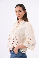 Charger le modèle 3D dans le visionneur de galerie, CHEMISE BRODERIE FEMME ENVOUTANTE CRÈME