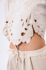 Charger le modèle 3D dans le visionneur de galerie, BLOUSE BRODERIE FEMME REVERIE CRÈME