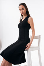 Charger le modèle 3D dans le visionneur de galerie, ROBE EXTENSIBLE V SANS MANCHES VERTIGE REGLISSE