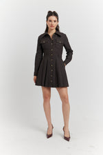 Charger le modèle 3D dans le visionneur de galerie, ROBE CHEMISE EN JEAN AVEC POCHES AVALYN MARRON