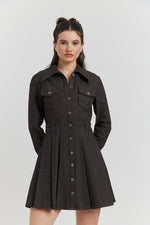 Charger le modèle 3D dans le visionneur de galerie, ROBE CHEMISE EN JEAN AVEC POCHES AVALYN MARRON