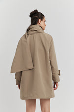 Charger le modèle 3D dans le visionneur de galerie, TRENCH IMPERMABLE SABLE CYRA