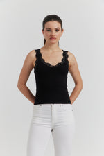 Charger le modèle 3D dans le visionneur de galerie, DEBARDEUR ENCOLURE ET BRETELLE DENTELLE ELOREN NOIR