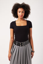 Charger le modèle 3D dans le visionneur de galerie, TOP FEMME COL CARRE CARIOKA NOIR
