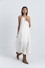 Charger le modèle 3D dans le visionneur de galerie, ROBE LONGUE COTON BRETELLE FANTAISIE (BOULE) CALISTA ECRU