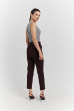 Charger le modèle 3D dans le visionneur de galerie, PANTALON AVEC CEINTURE FIOREA BORDEAUX
