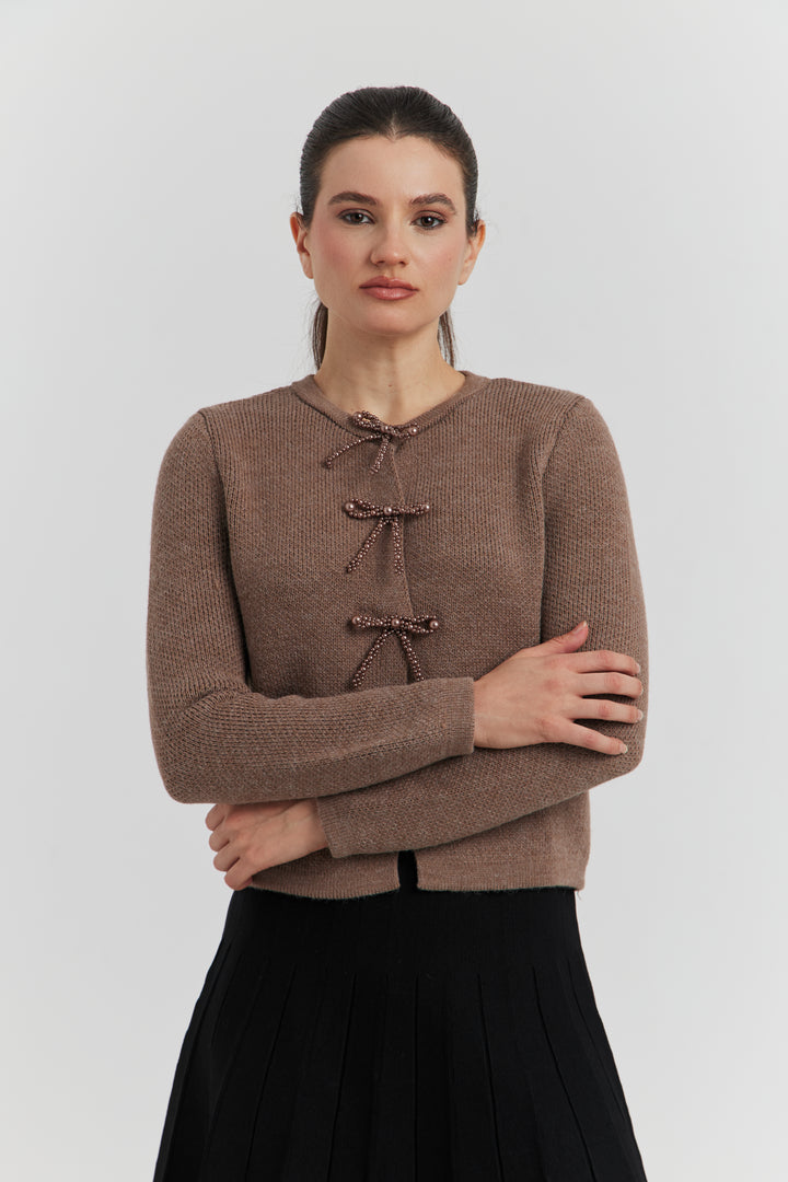 GILETS BOUTONS PRESSIONS PERLES NYLERA TAUPE