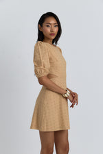 Charger le modèle 3D dans le visionneur de galerie, ROBE BRODERIE ANGLAISE SABLONNE BEIGE
